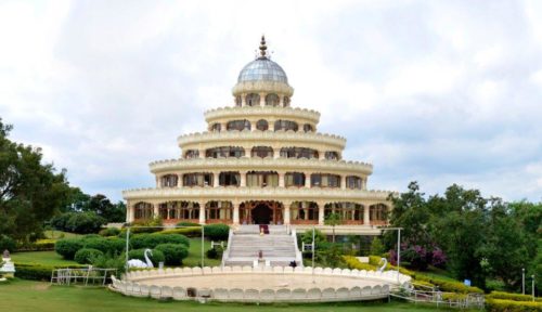 Best Spiritual Ashrams in India for Stay, Meditation & Yoga Ashrams in ...